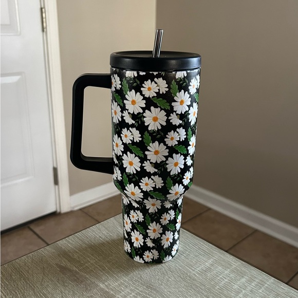 PREOWNED … HIDR8 Insulated “Daisy Pattern” Travel Tumbler - Picture 2 of 4